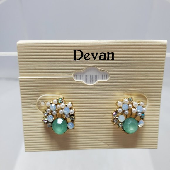 Devan sea glass & pearl stone pierced earring - Picture 2 of 3